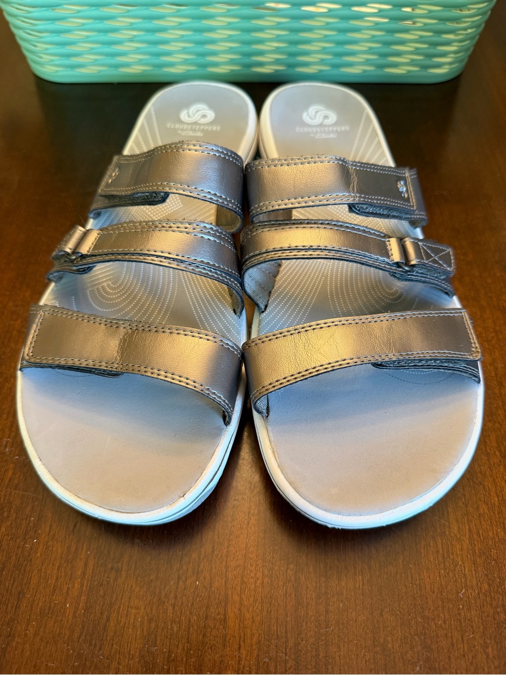 Cloudsteppers By Clarks Brinkley Coast Sandal Strappy Silver SlipOn Flats SZ 10 - Picture 4 of 7
